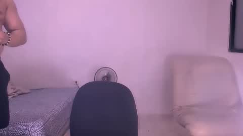 Snapshot of jho173027 chatting on December 2, 5:13 am En moreno online show from December 2, 5:13 am