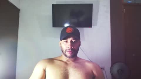 Snapshot of jho173027 chatting on December 15, 4:33 pm En moreno online show from December 15, 4:33 pm