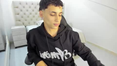 Snapshot of jhoanleandro chatting on November 20, 4:34 am jhoanleandro online show from November 20, 4:34 am