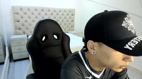 jhoanleandro online show from February 2, 6:23 am