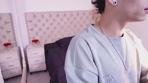 jhoanleandro online show from June 18, 5:19 am
