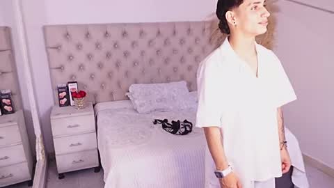 jhoanleandro online show from June 19, 5:12 am