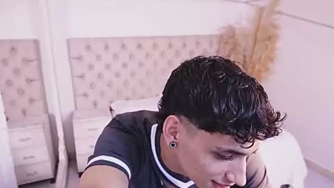 jhoanleandro online show from June 21, 4:04 am