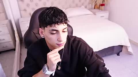jhoanleandro online show from July 8, 4:17 am