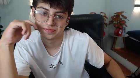 Snapshot of jhoellx chatting on October 28, 8:44 pm Jhoel online show from October 28, 8:44 pm