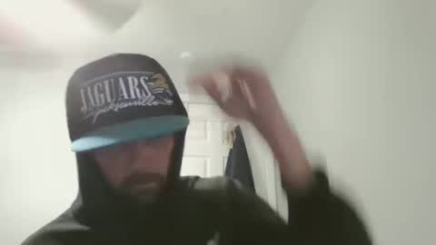 jholls online show from December 8, 1:46 am