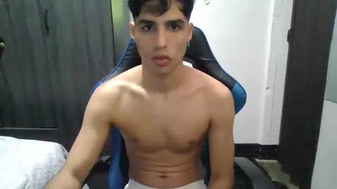 Snapshot of jhon_2000s chatting on December 8, 7:37 am jhon online show from December 8, 7:37 am