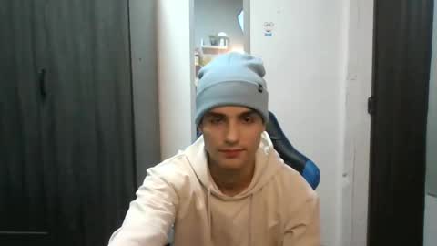 Snapshot of jhon_2000s chatting on February 9, 1:55 am jhon online show from February 9, 1:55 am