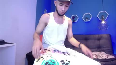 Snapshot of jhon_malo chatting on December 21, 5:25 am jhon_malo online show from December 21, 5:25 am