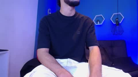 Snapshot of jhon_malo chatting on December 22, 2:19 am jhon_malo online show from December 22, 2:19 am