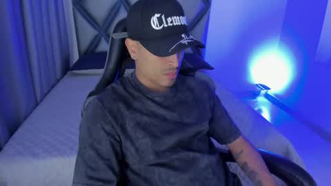 Snapshot of jhon_martinez_ chatting on July 3, 12:00 pm Jhon online show from July 3, 12:00 pm