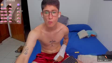 Snapshot of jhonleving chatting on February 8, 1:32 am Jack online show from February 8, 1:32 am