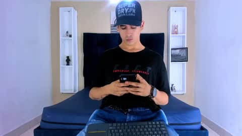 Snapshot of jhonn_rhyss chatting on December 3, 3:41 am Jhon online show from December 3, 3:41 am