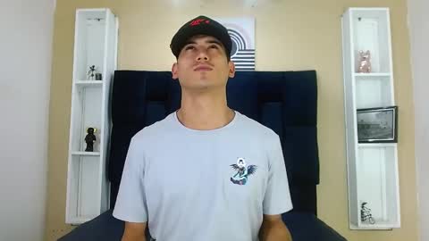 Snapshot of jhonn_rhyss chatting on December 28, 2:22 am Jhon online show from December 28, 2:22 am