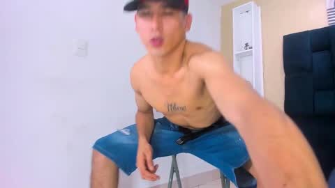 Snapshot of jhonn_rhyss chatting on January 18, 2:25 am Jhon online show from January 18, 2:25 am