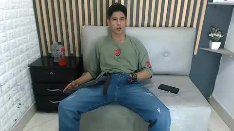 Snapshot of jhonn_rhyss chatting on January 23, 2:33 am Jhon online show from January 23, 2:33 am