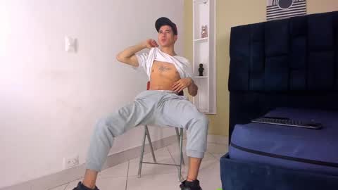 Snapshot of jhonn_rhyss chatting on January 28, 2:32 am Jhon online show from January 28, 2:32 am