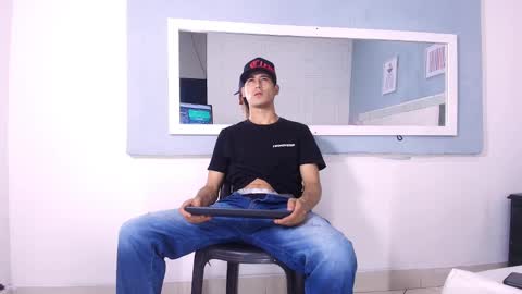 Snapshot of jhonn_rhyss chatting on February 8, 2:15 am Jhon online show from February 8, 2:15 am