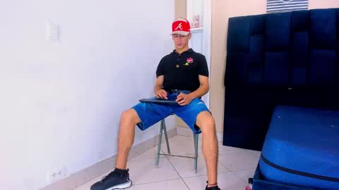 Snapshot of jhonn_rhyss chatting on February 13, 2:12 am Jhon online show from February 13, 2:12 am