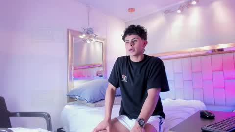 JHONNATHAN online show from December 19, 9:22 pm