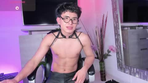 JHONNATHAN online show from May 20, 8:59 pm
