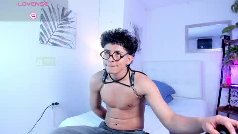 JHONNATHAN online show from May 26, 8:05 pm