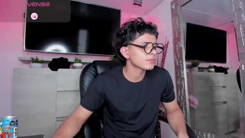 JHONNATHAN online show from May 27, 8:17 pm