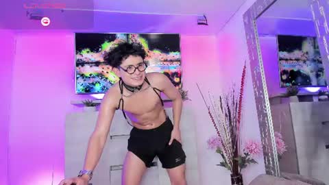JHONNATHAN online show from June 11, 8:07 pm