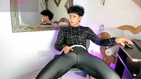JHONNATHAN online show from July 11, 9:05 pm