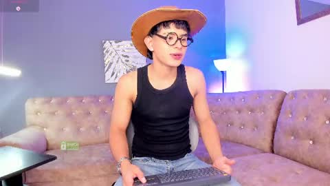 JHONNATHAN online show from July 23, 8:07 pm