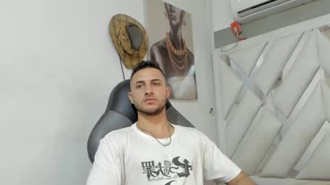 Snapshot of jhonny_flames7 chatting on January 8, 3:29 am jhonny online show from January 8, 3:29 am