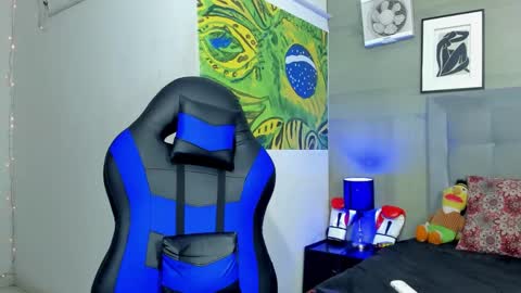 Snapshot of jhonny_flames7 chatting on December 1, 12:37 am jhonny online show from December 1, 12:37 am