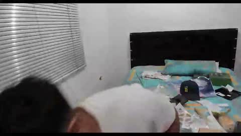 Snapshot of jhonny_jr chatting on December 18, 10:38 pm Jhonny Jr. online show from December 18, 10:38 pm