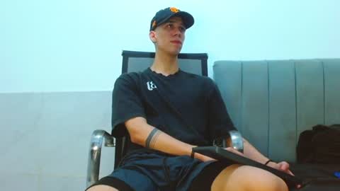 Snapshot of jhony_sex3 chatting on July 7, 9:13 am jhony_sex3 online show from July 7, 9:13 am