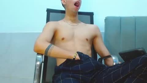 Snapshot of jhony_sex3 chatting on August 2, 9:35 pm jhony_sex3 online show from August 2, 9:35 pm