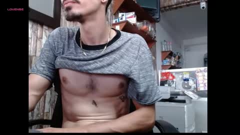 Snapshot of jhosuamoore2 chatting on April 22, 9:05 pm jhosuamoore2 online show from April 22, 9:05 pm