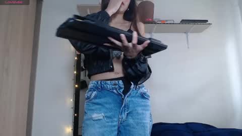 Emma online show from May 2, 7:08 pm