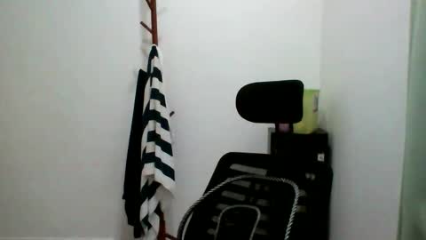 Snapshot of jiachi13 chatting on November 4, 1:27 am Alex online show from November 4, 1:27 am