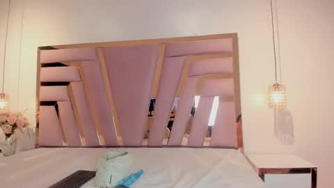 Snapshot of jiggly_ chatting on November 11, 11:05 pm Jiggly online show from November 11, 11:05 pm