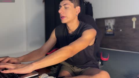 jim_dancer online show from December 24, 5:13 pm