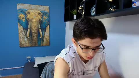 Snapshot of jim_deepxxx chatting on July 28, 12:23 pm GEROGE online show from July 28, 12:23 pm