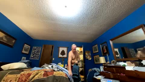 Snapshot of jimikb chatting on January 3, 4:33 am Jim online show from January 3, 4:33 am