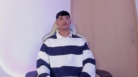 Jimmy Leeh online show from December 1, 9:37 pm