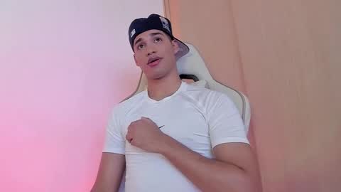 Jimmy Leeh online show from December 8, 11:19 pm