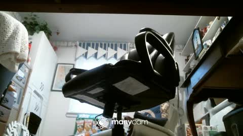 Snapshot of jimsundies chatting on December 27, 1:50 pm jimwellhung online show from December 27, 1:50 pm