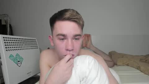 Snapshot of jimyti_bad_boy chatting on February 21, 6:07 am jimyti_bad_boy online show from February 21, 6:07 am