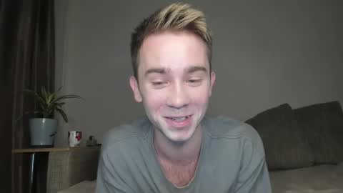 Snapshot of jimyti_bad_boy chatting on September 13, 9:47 pm jimyti_bad_boy online show from September 13, 9:47 pm