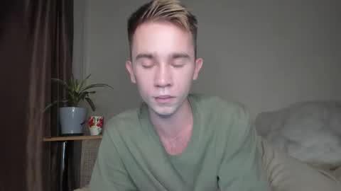 Snapshot of jimyti_bad_boy chatting on September 18, 9:39 pm jimyti_bad_boy online show from September 18, 9:39 pm