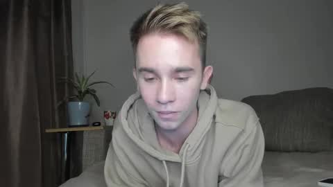 Snapshot of jimyti_bad_boy chatting on September 22, 11:07 pm jimyti_bad_boy online show from September 22, 11:07 pm