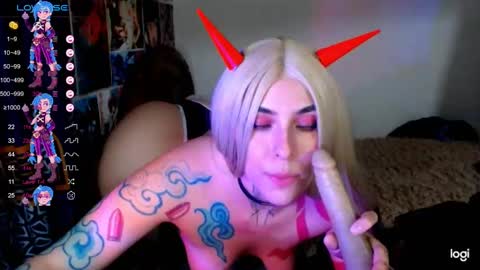 Snapshot of jinx_25 chatting on December 10, 9:23 am Jinx online show from December 10, 9:23 am